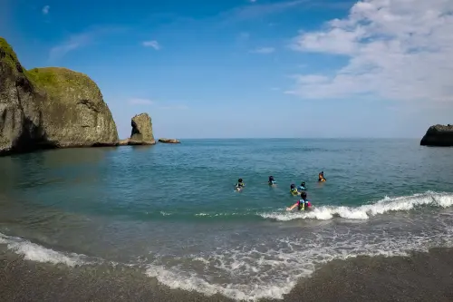 A secret little bay… the perfect setting for a memorable day.