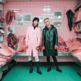 sleggat_Full_body_photo_of_fashion_shoot_inside_Icelandic_wet_m_25f7360f-9351-436b-bbbe-76d0750874d4.jpeg