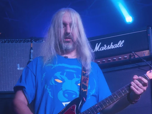 Frontman J Mascis of Dinosaur Jr destroying ears in Taipei | Live music photography by Steve Leggat