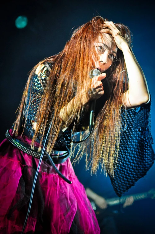 Anza Ohyama, frontwoman for Japanese metal band Headphones President performs in Taipei | Live music photography by Steve Leggat