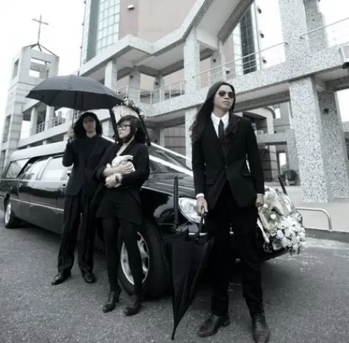 Long Hair Monster +  Outlet Drift + Mama Swim + 鐵皮屋 + Authenticity of Language